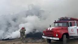 Сложный лесной пожар тушат на севере Бурятии